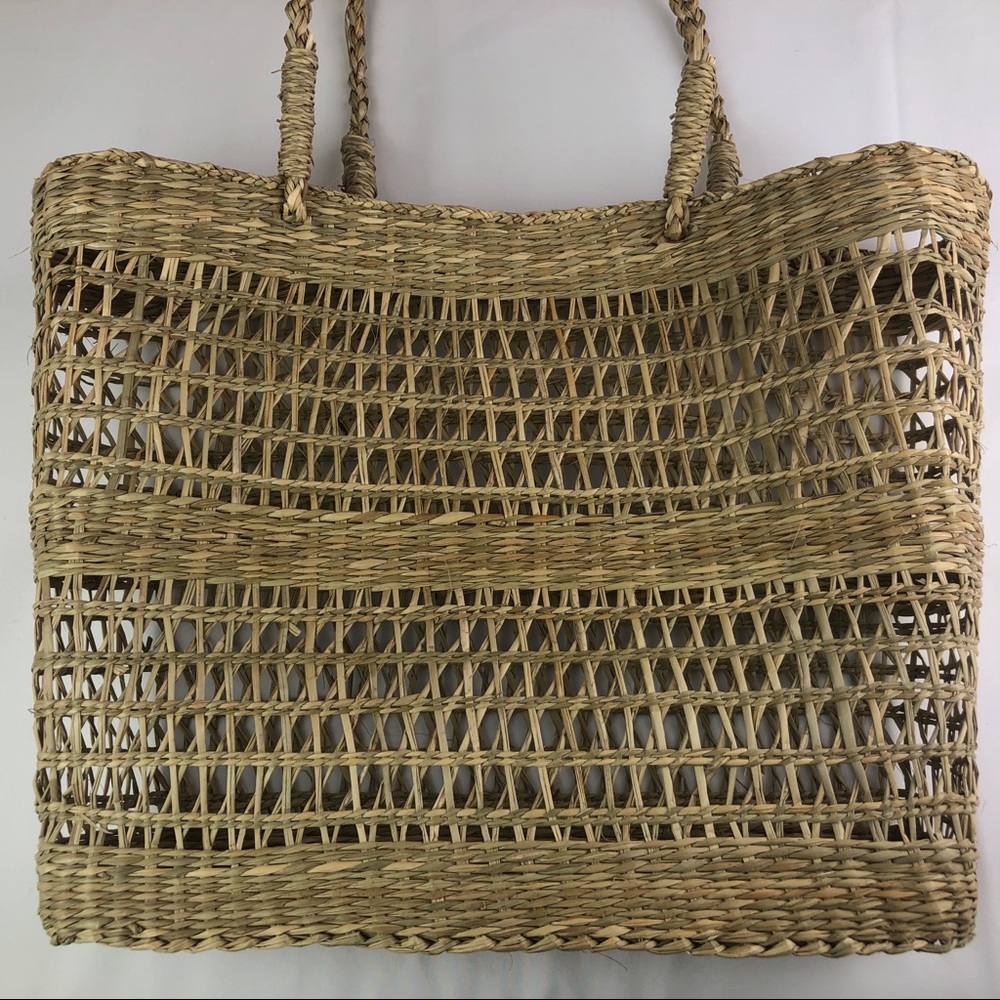 GlobeIn netted woven sea grass artisan tote - Picture 2 of 7